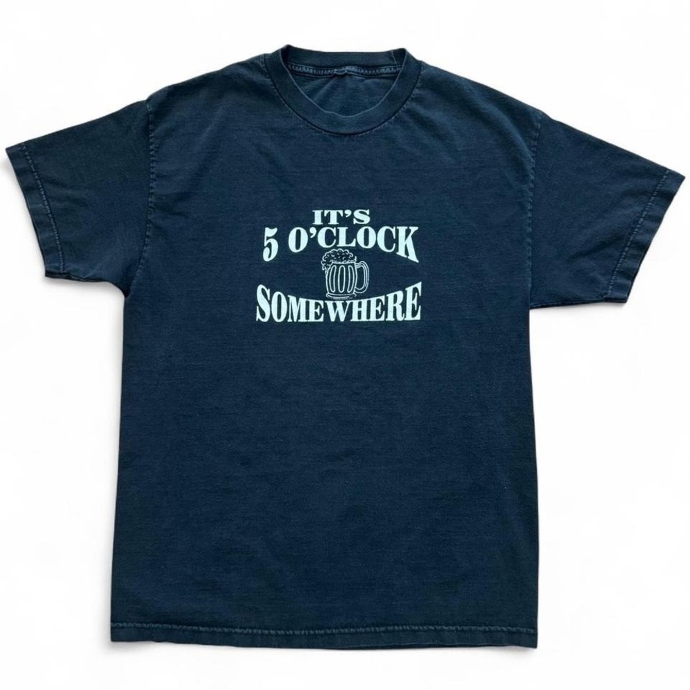 Vintage 90s 5'o Clock Somewhere Beer Drinking Novelty Humour Joke Funny T-shirt